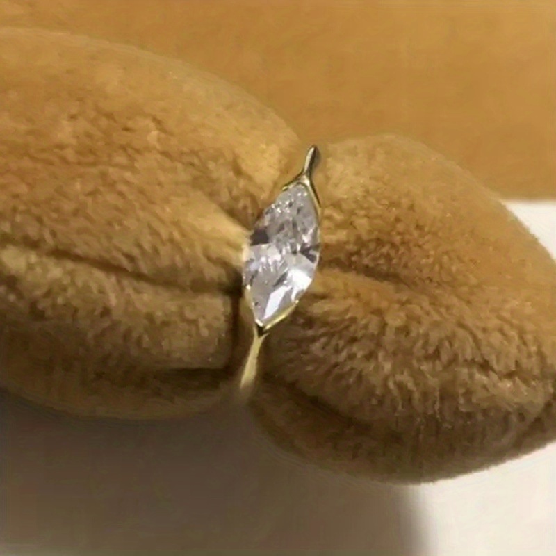 Leaf Shaped Zirconia Ring for Women - Ideal for Engagement Wedding Anniversary